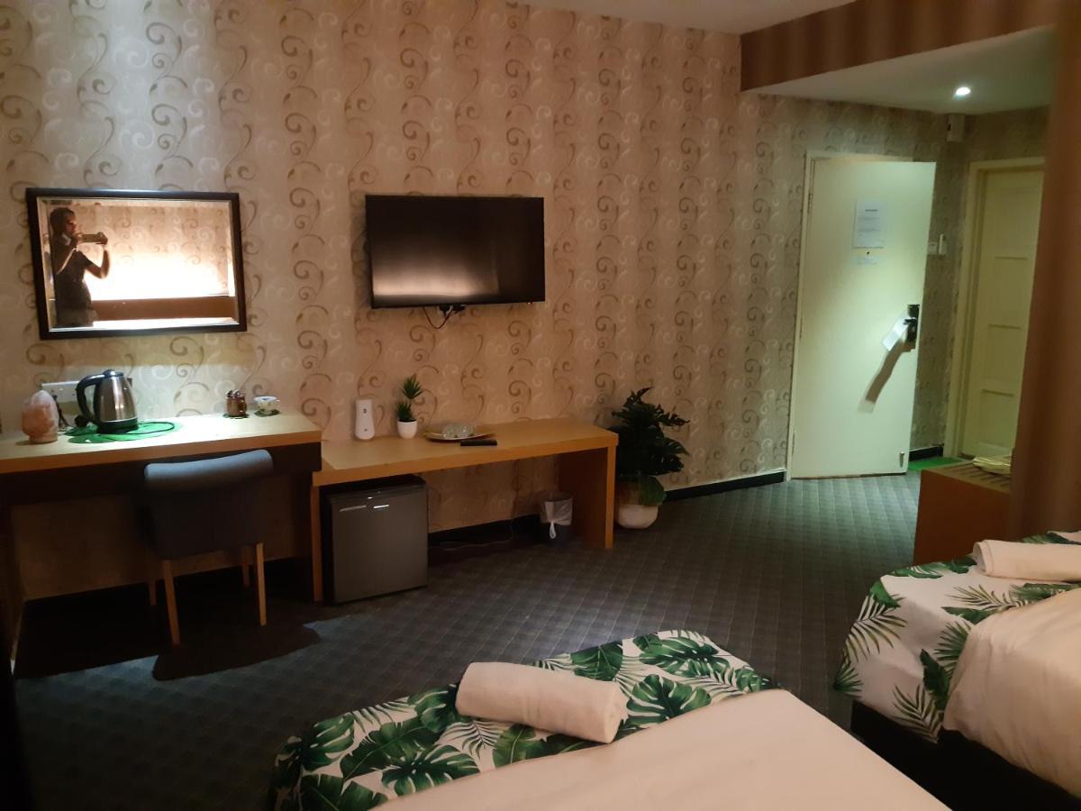 Grandeur Hotel And Spa Malacca Екстер'єр фото